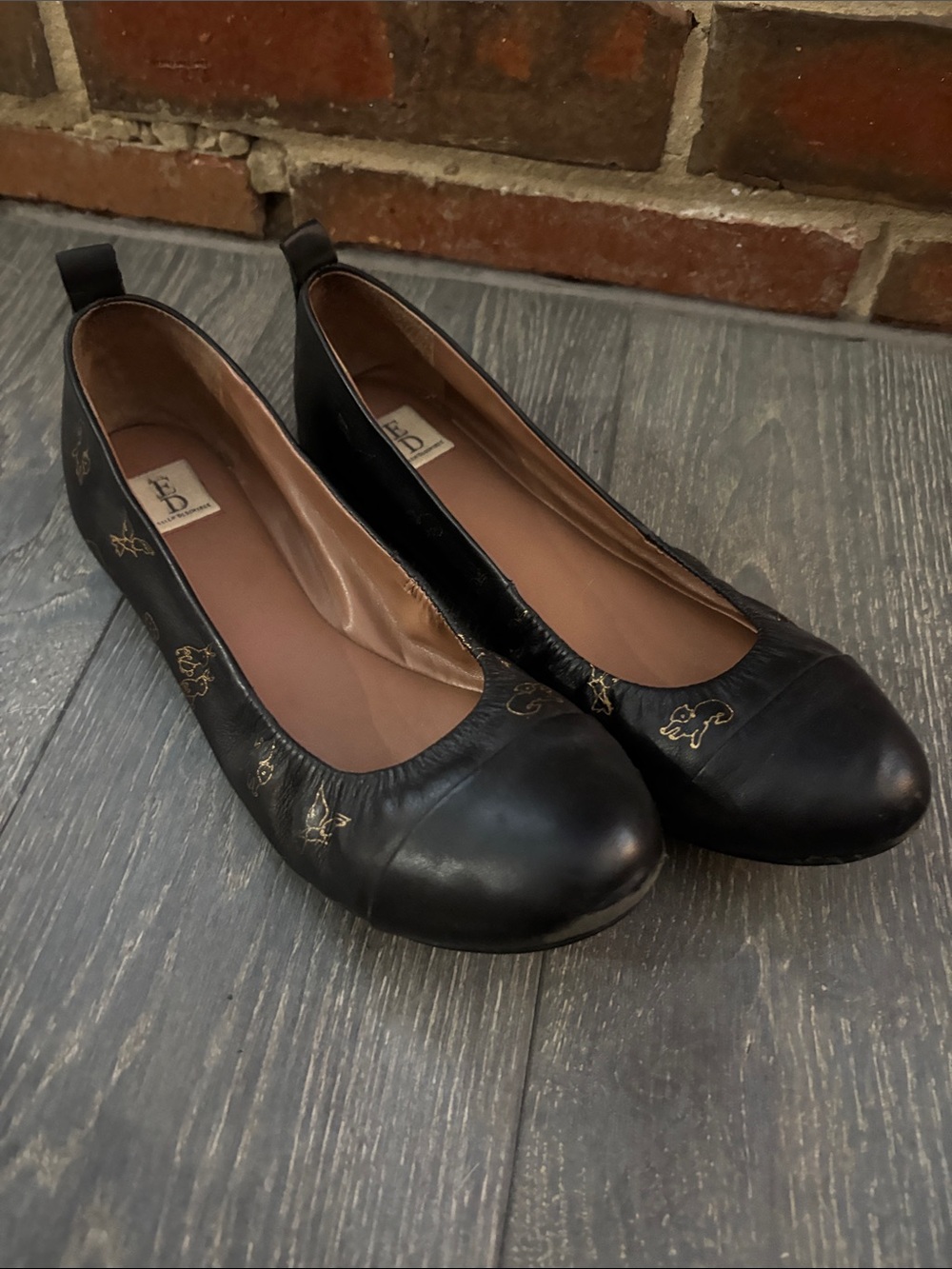 Ellen Degeneres Black Leather Ballet Flats with Gold Motif